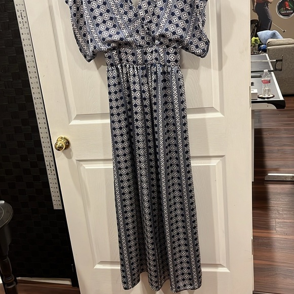 Maxi Dress, silky and flowy feel! Navy Blue & White! - Picture 3 of 5